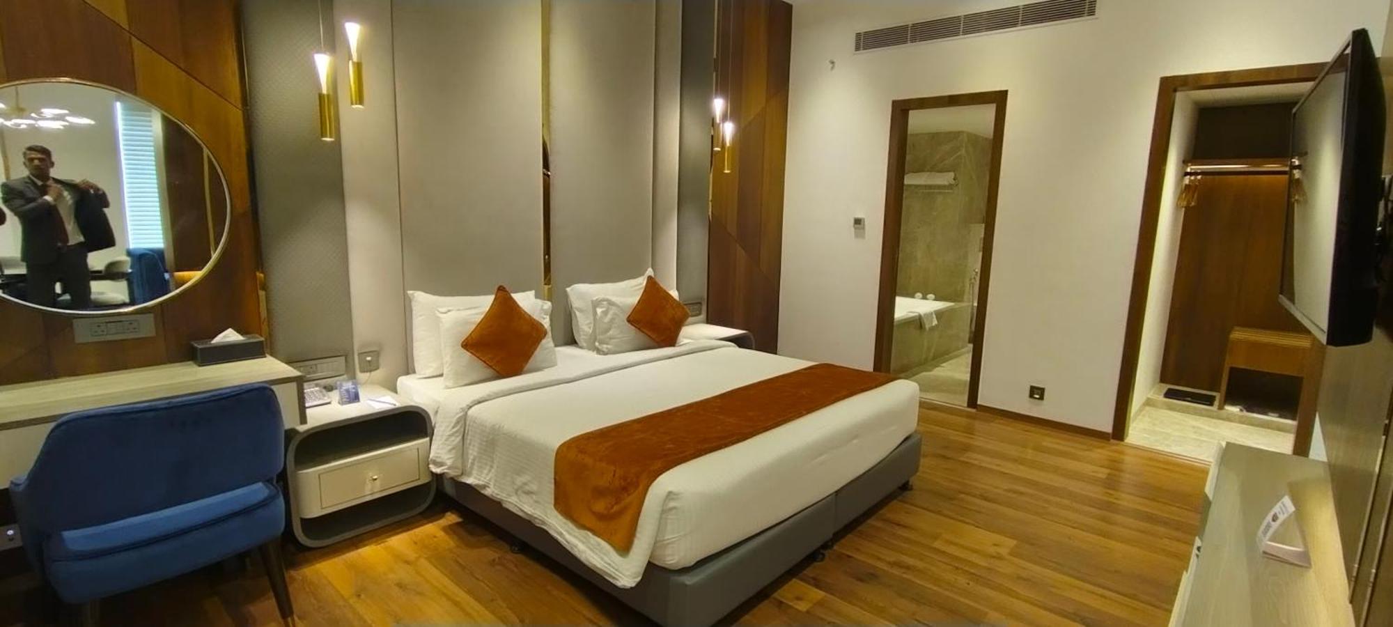 Damson Plum Hotel Lucknow Exterior photo